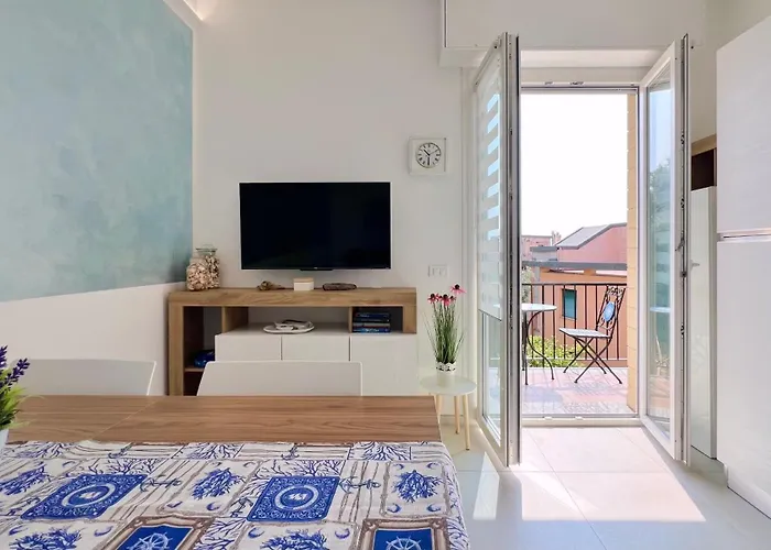 Bilocale Italia Con Vista Mare Διαμέρισμα